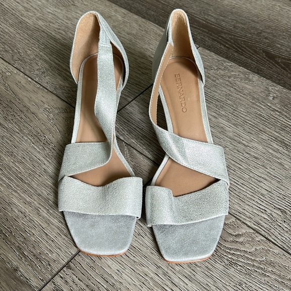 Bernardo Womens Camille Sandal Silver - Picture 2 of 5